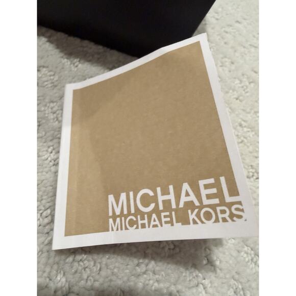 Michael Kors MM5249 Women's White Acrylic Analog Dial Quartz Wrist Watch JNA282 - Picture 12 of 12